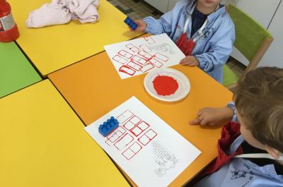 Les élèves ont travaillé autour des traces que peuvent laisser différents outils.